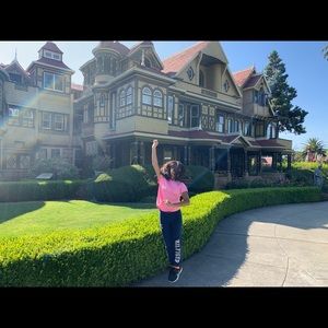 Meet your Posher, Ana